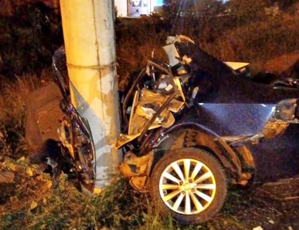 Itororó: Adolescente de 15 anos que dirigia carro morre em acidente