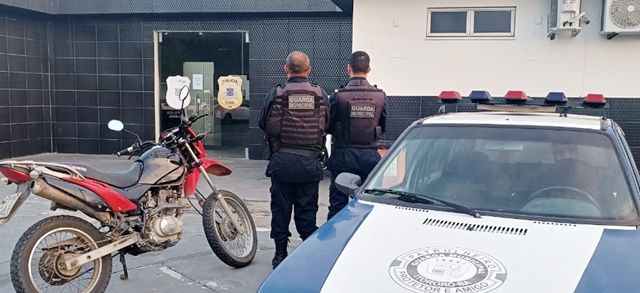Itororó: Homem tenta fugir após abandonar moto e acaba detido pela GCM